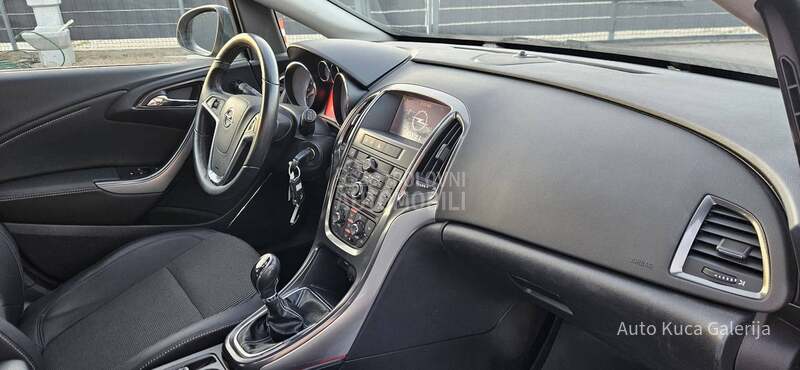 Opel Astra J 1.6 cosmo