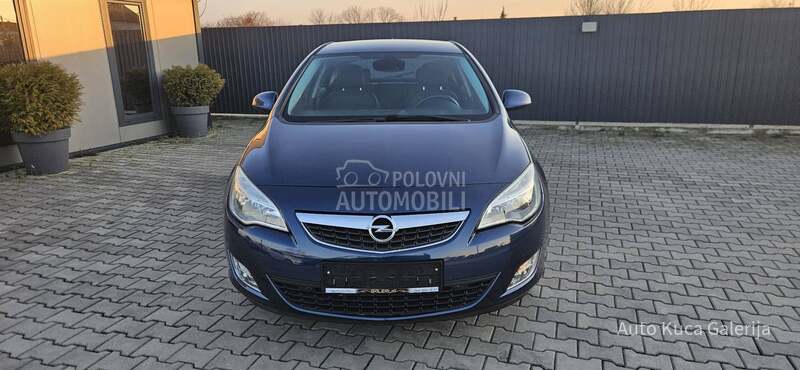 Opel Astra J 1.6 cosmo
