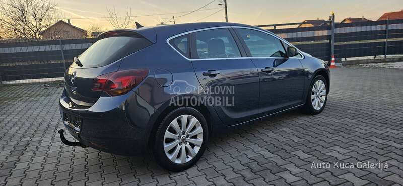 Opel Astra J 1.6 cosmo