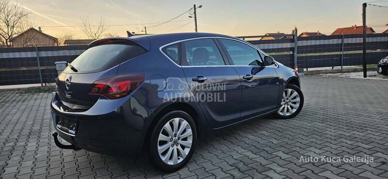 Opel Astra J 1.6 cosmo