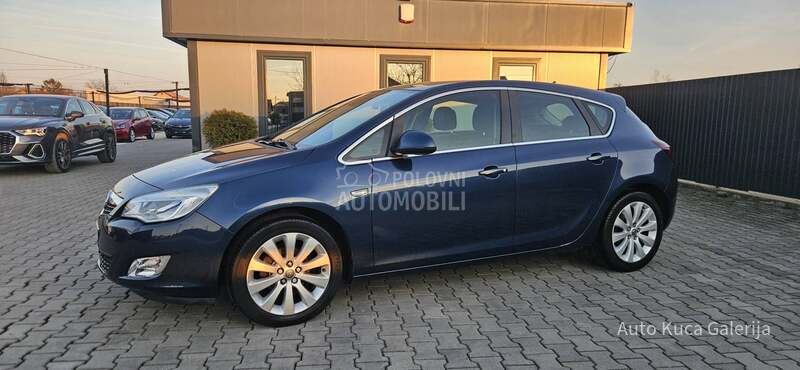 Opel Astra J 1.6 cosmo