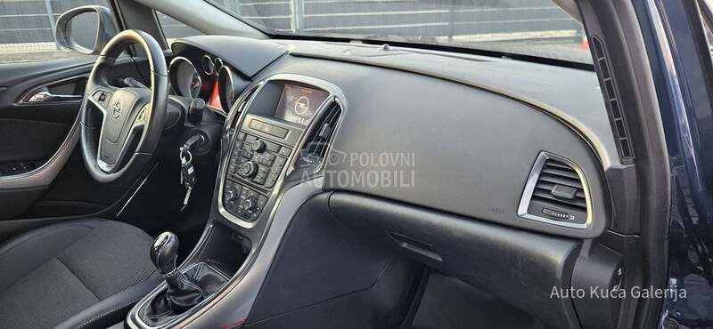 Opel Astra J 1.6 cosmo