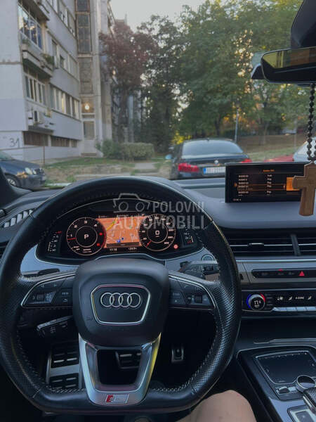 Audi Q7 