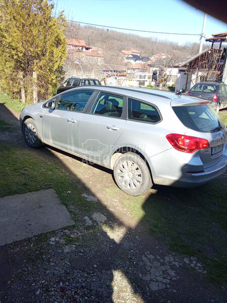 Opel Astra J 