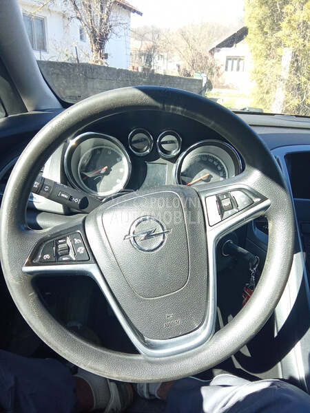 Opel Astra J 