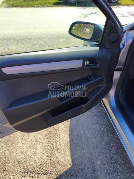 Opel Astra H 