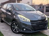 Peugeot 208 1.2/PANO/CH