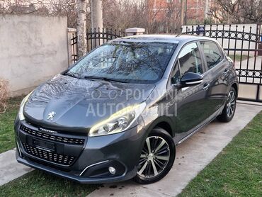 Peugeot 208 1.2/PANO/CH
