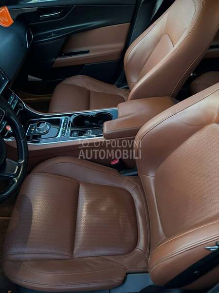 Jaguar XE 