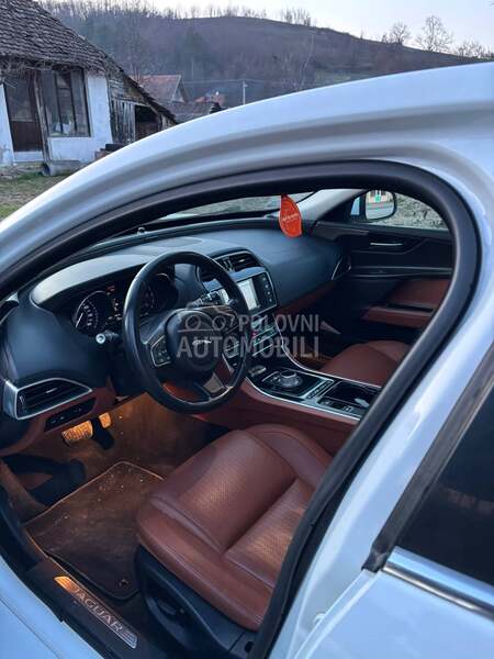 Jaguar XE 