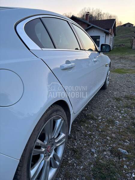 Jaguar XE 
