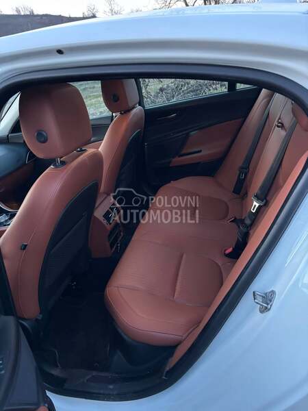 Jaguar XE 