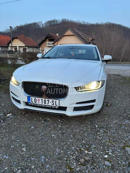 Jaguar XE 