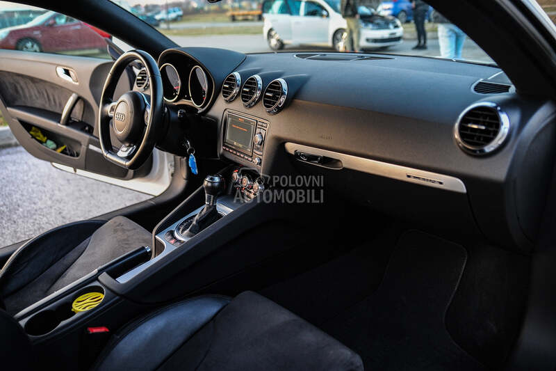 Audi TT QUATTRO