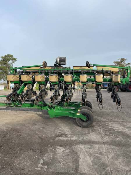 Great Plains YP825AR