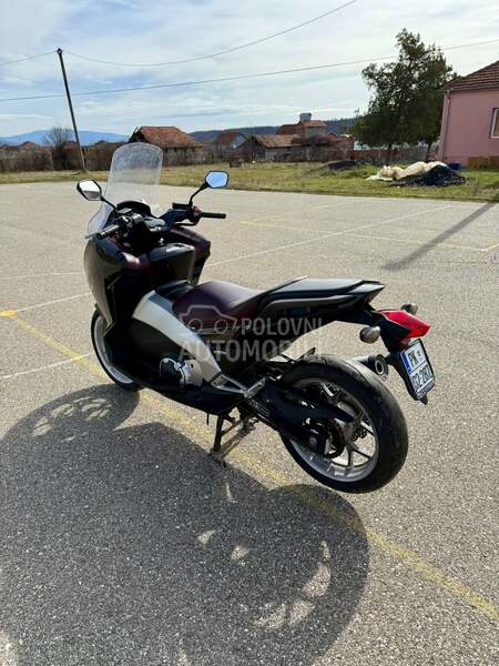 Honda Integra nc700d