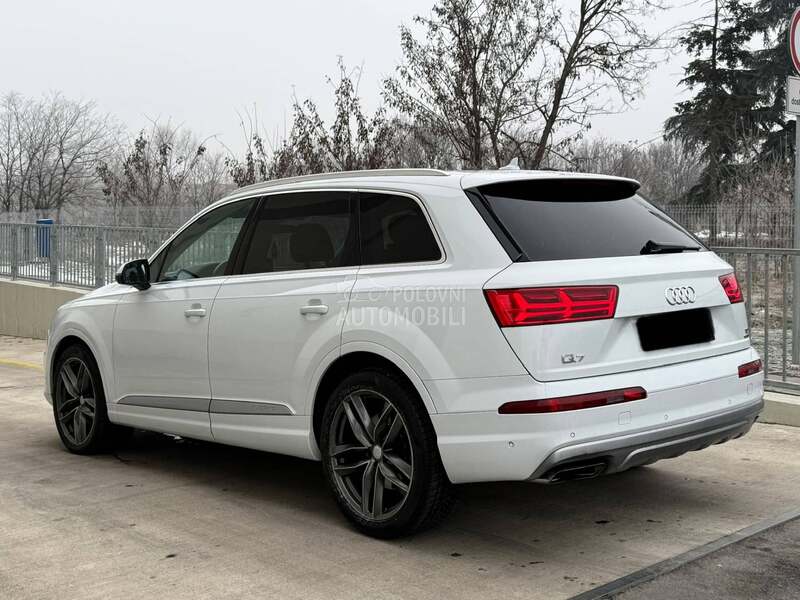 Audi Q7 
