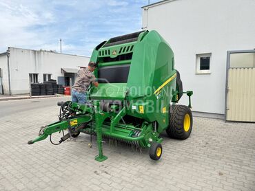 John Deere V451M