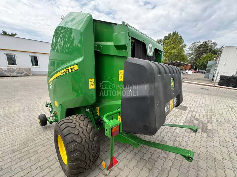 John Deere V451M