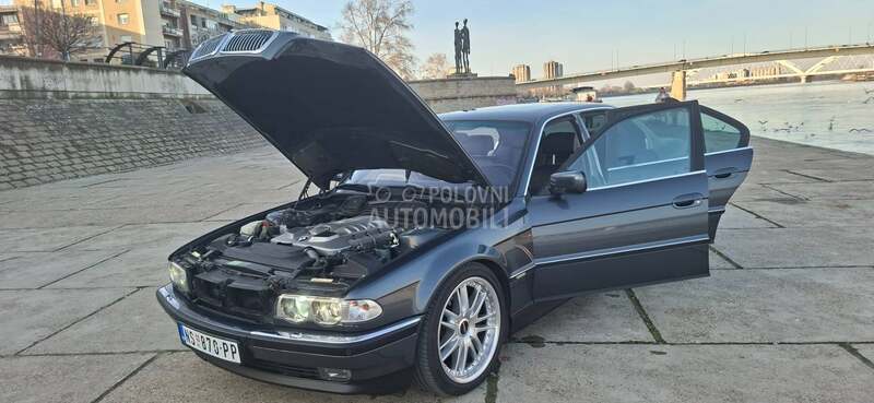 BMW 740 4.0 V8