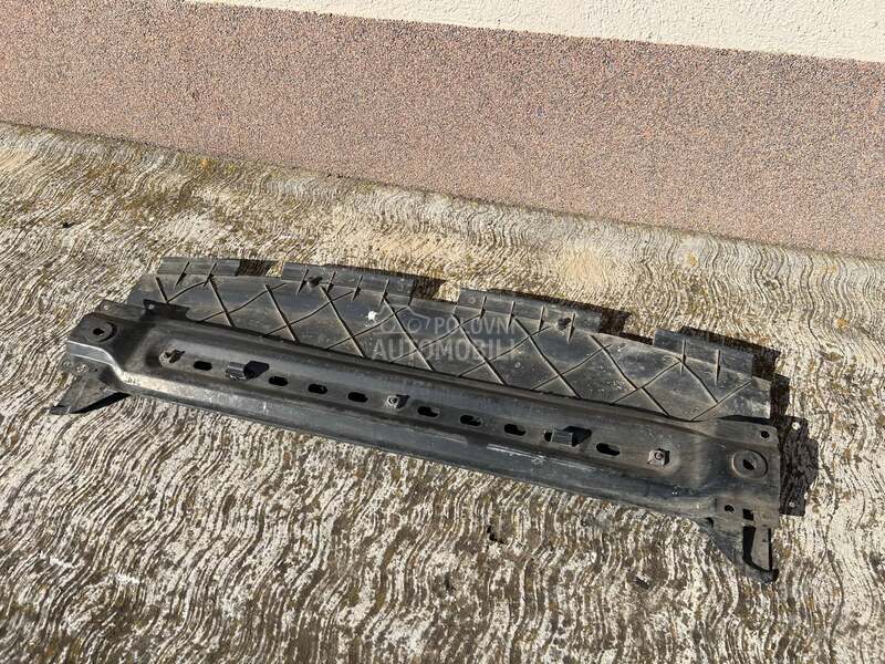 Plastika ispod branika