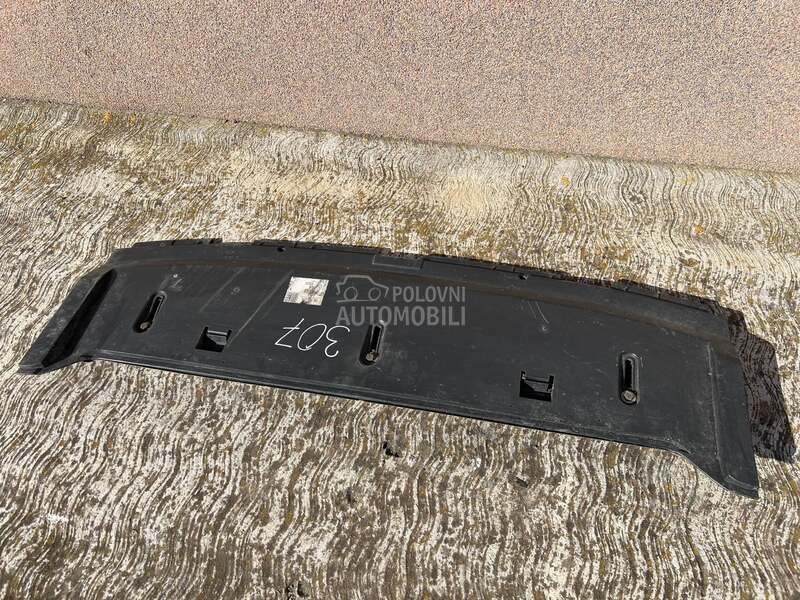 Plastika ispod branika