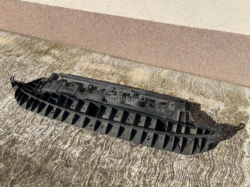 Plastika ispod branika