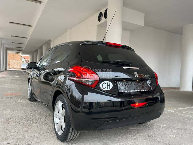 Peugeot 208 1.2i STIYLE LINE CH