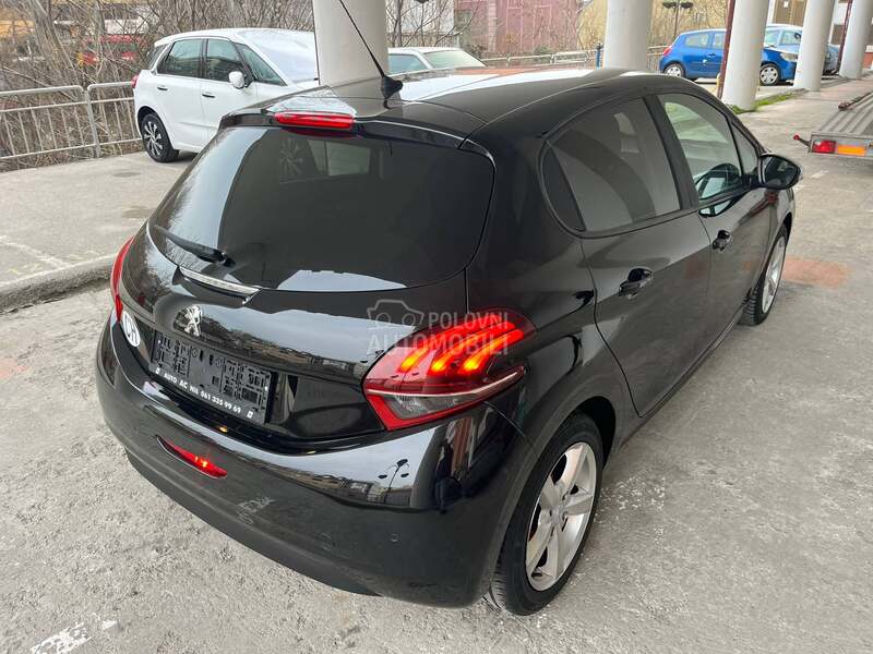 Peugeot 208 1.2i STIYLE LINE CH