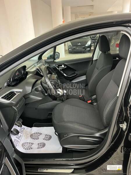 Peugeot 208 1.2i STIYLE LINE CH