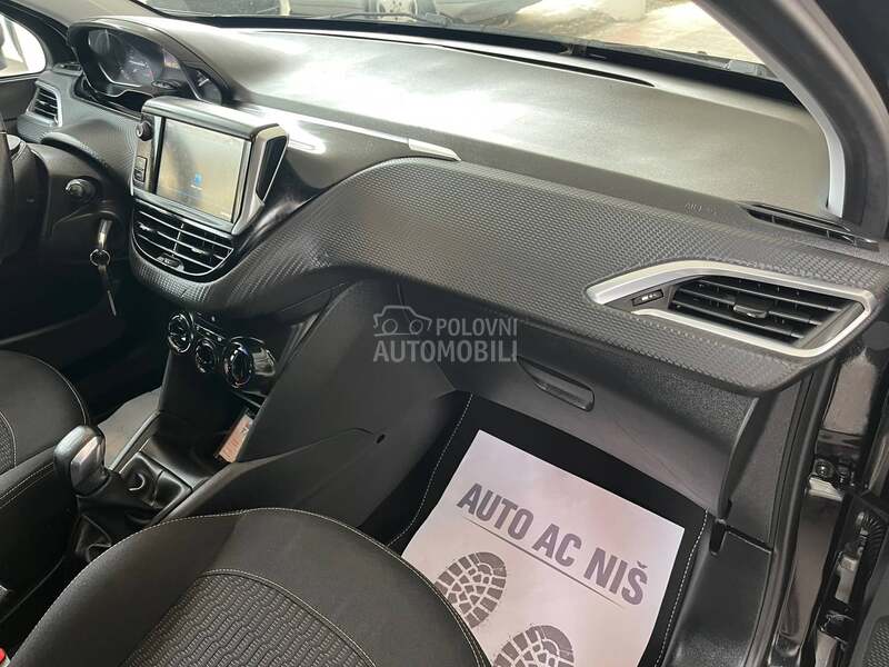 Peugeot 208 1.2i STIYLE LINE CH