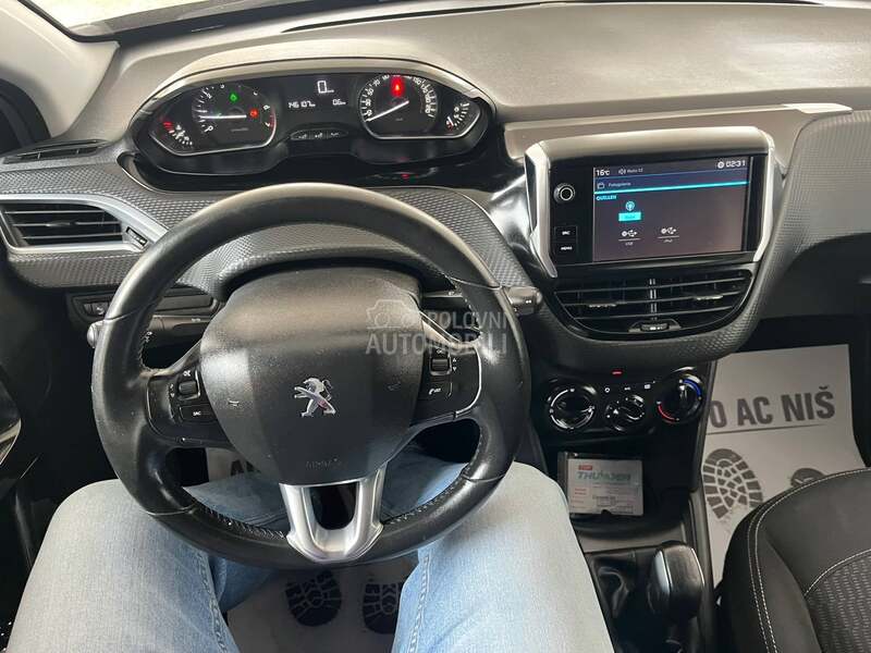 Peugeot 208 1.2i STIYLE LINE CH