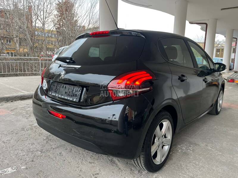 Peugeot 208 1.2i STIYLE LINE CH