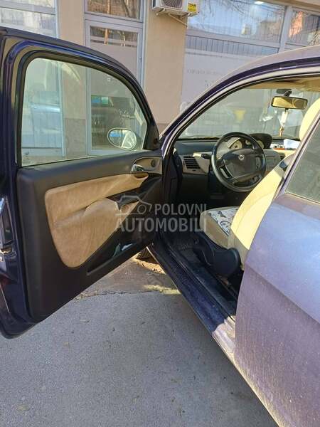 Lancia Ypsilon 