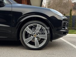 Porsche Cayenne Coupe Chrono Sport slika 9