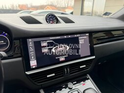 Porsche Cayenne Coupe Chrono Sport slika 40