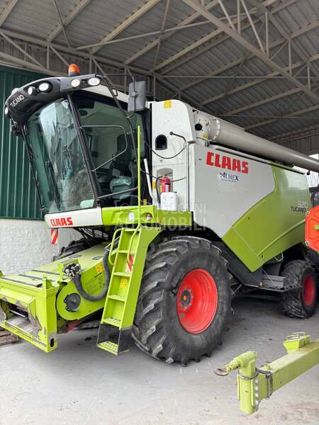 Claas Tucano 320