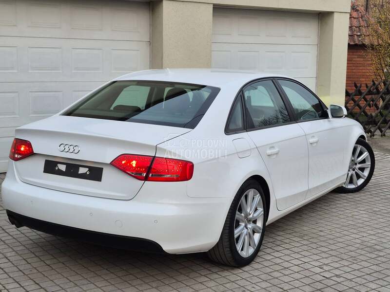 Audi A4 2.0 TDI/NAV/XEN/KOŽA