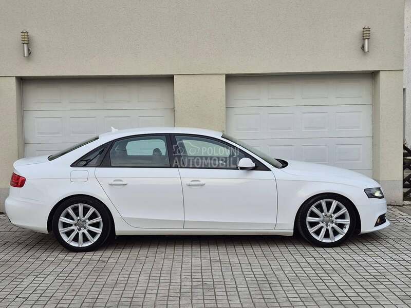 Audi A4 2.0 TDI/NAV/XEN/KOŽA