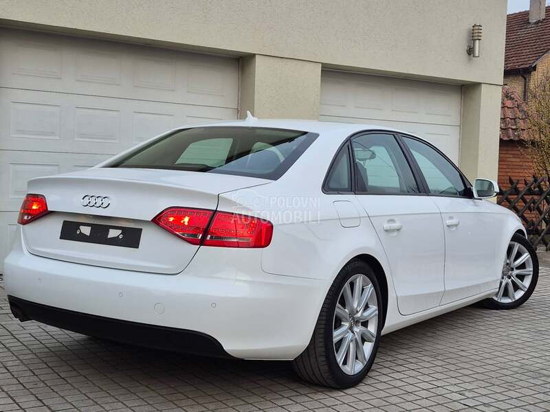 Audi A4 2.0 TDI/NAV/XEN/KOŽA