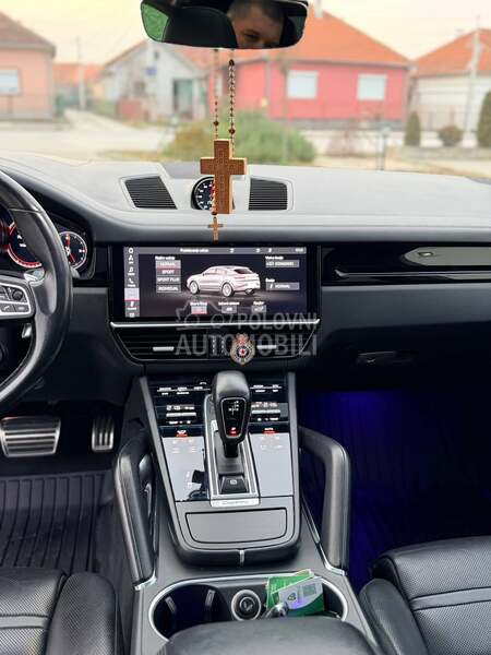 Porsche Cayenne Coupe TURBO 550HP