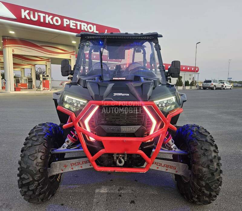 Polaris rzr 1000 4sed