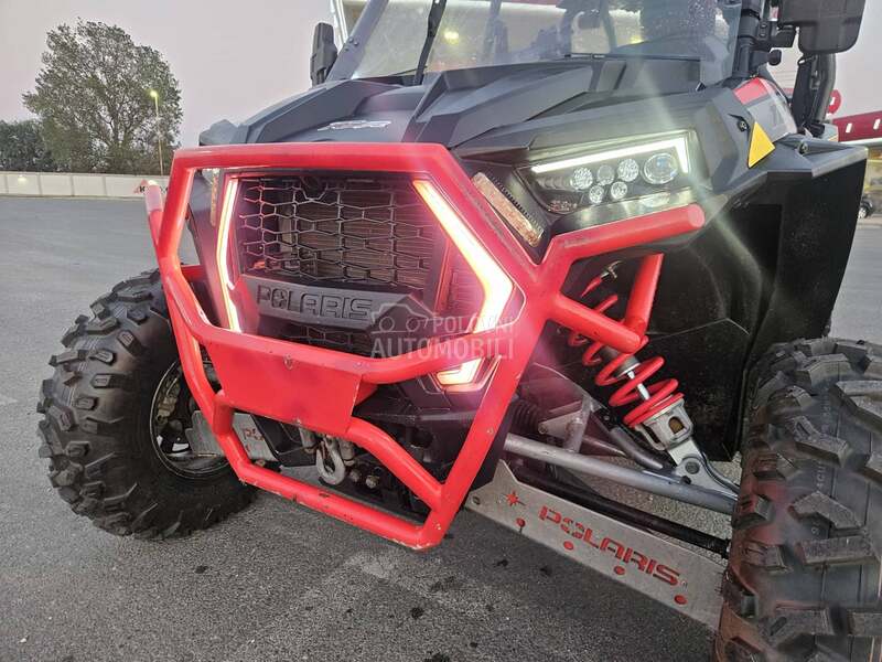 Polaris rzr 1000 4sed