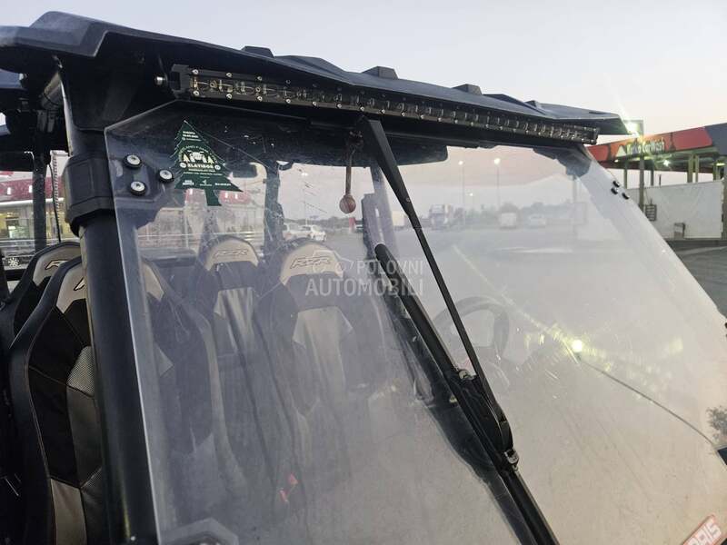 Polaris rzr 1000 4sed