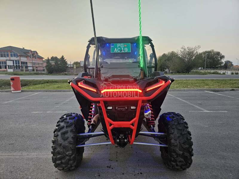 Polaris rzr 1000 4sed