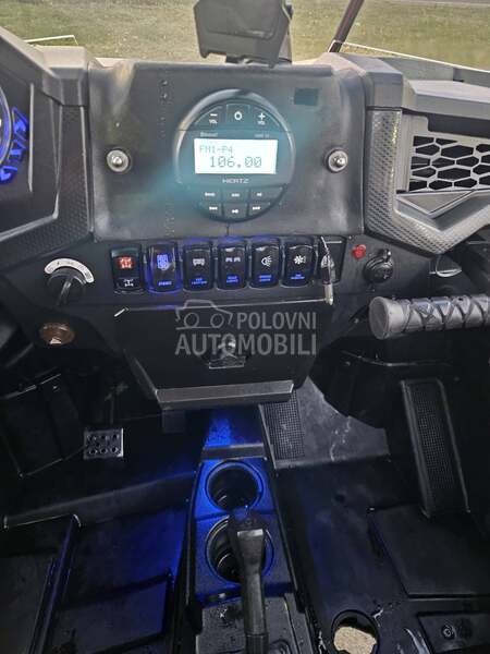 Polaris rzr 1000 4sed