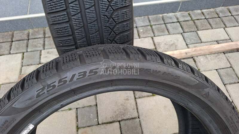 Pirelli 255/35 R19 Zimska