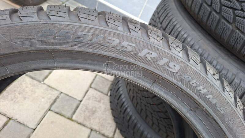 Pirelli 255/35 R19 Zimska