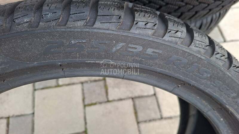 Pirelli 255/35 R19 Zimska