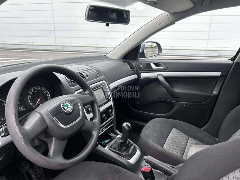 Škoda Octavia -  kompletan auto u delovima
